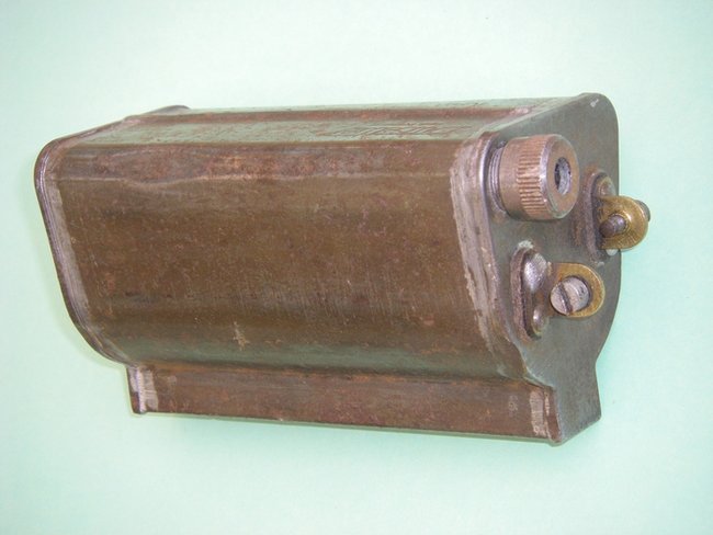 Bobine triangulaire.JPG (213.81 Kio) Vu 9466 fois La bobine triangulaire des premières 2 CV