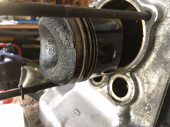 piston gauche 2.JPG (388.45 Kio) Vu 10312 fois Piston gauche 2