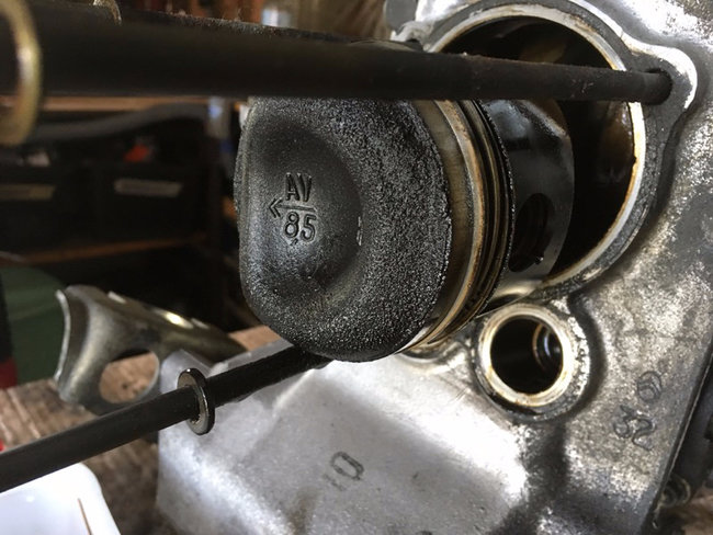 piston gauche 1.JPG (381.14 Kio) Vu 10312 fois Piston gauche 1