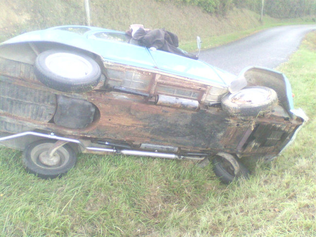 Là c'est le jour noir de 2017, ou j'ai glissé sur une plaque de GO. Je n'ai rien contre les tracteurs mais là...Bon, sans le fossé je faisait des tonneaux sur 150m...