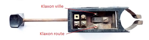 Commodo anciennes avec 2 klaxon, ville et route, les autres branchements identiques aux récentes.