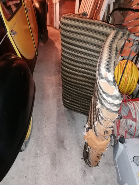 IMG_20201003_214413.jpg (539.74 Kio) Vu 3713 fois Retrait de la banquette pour voir