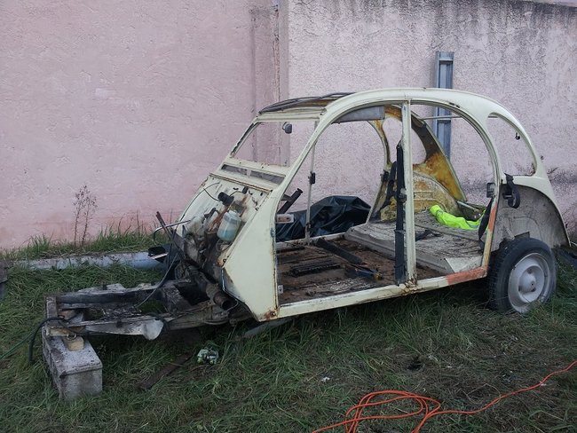 donc je repars d'une ancienne voiture avec une plateforme plus ou moins saine....enfin pas cassé.