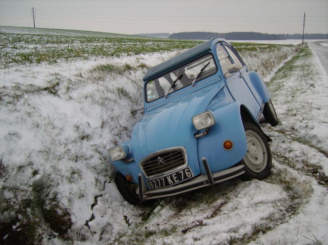 2CV6 bleue neige_03.JPG