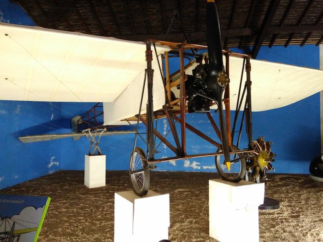 Réplique exacte de l'avion de Blériot qui a traversé la Manche en 1909