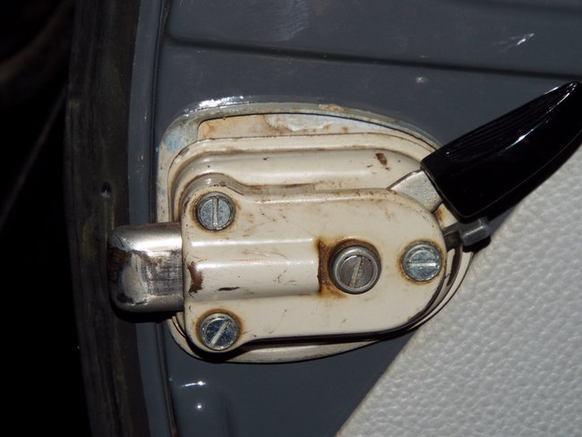 DSCF4897_R.JPG (314.03 Kio) Vu 12810 fois Ancienne serrure sur nouvelle porte