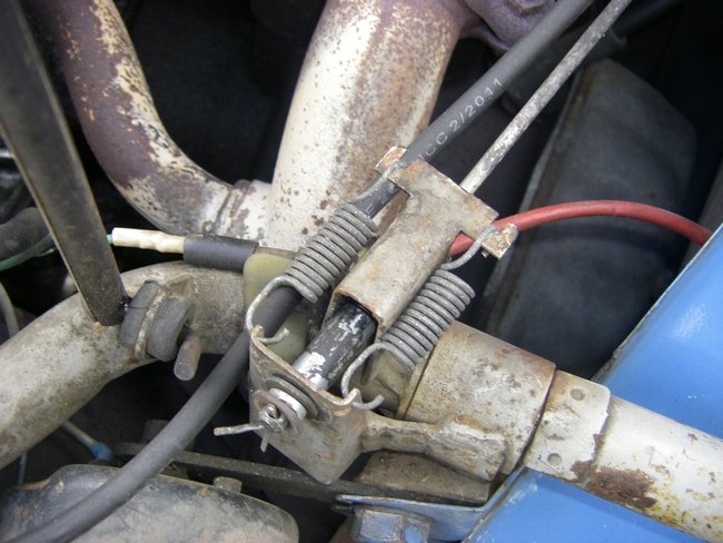 IMGP7590.JPG (282.91 Kio) Vu 11354 fois J'ai du mettre des rondelles coté goupille pour reprendre le jeu.