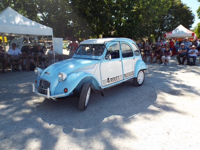 Et une rare Voisin 4 roues motrices, la dernière fabriquée. 3ème prix du concours