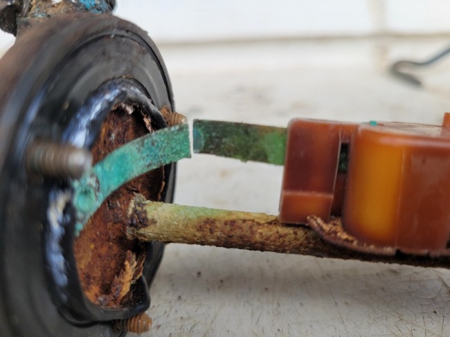 20250127_142903.jpg (178.24 Kio) Vu 4111 fois Lamelle cassée