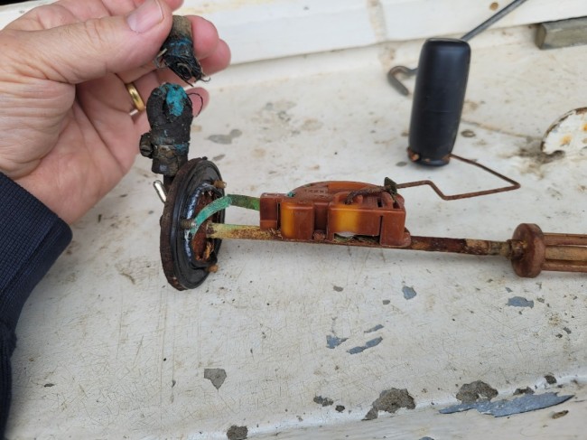 20250127_142838.jpg (260.4 Kio) Vu 4111 fois La durite de sortie