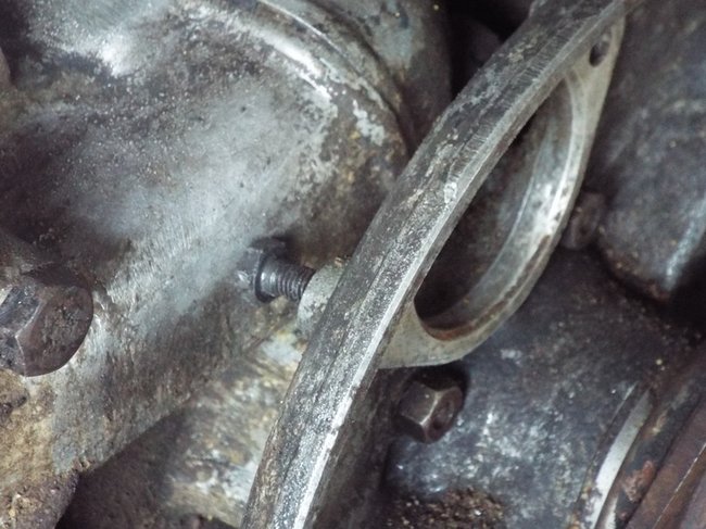 DSCF4214_R.JPG (276.47 Kio) Vu 8474 fois Une des vis de fixation reste prisonnière...