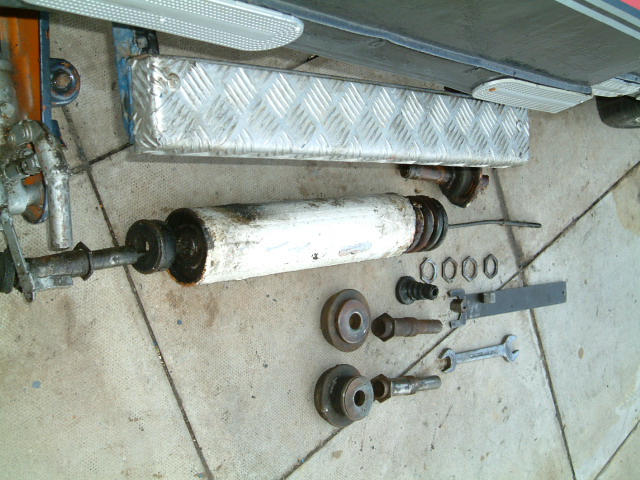 Citroen Suspension Cylinder removed 1st pic..JPG