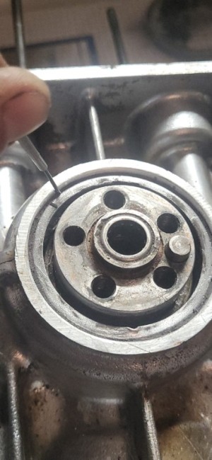 Screenshot_20251207_170742_Gallery.jpg (77.72 Kio) Vu 1884 fois La partie du joint qui reste coincé dans la gorge du joint spi