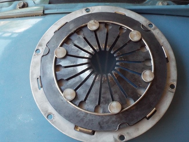 embrayage Dyane mécanisme diaphragme.JPG (260.57 Kio) Vu 10632 fois Le mécanisme à diaphragme