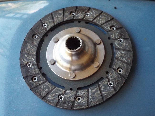 embrayage Dyane disque_1.JPG (275.29 Kio) Vu 10632 fois Le disque, tout neuf