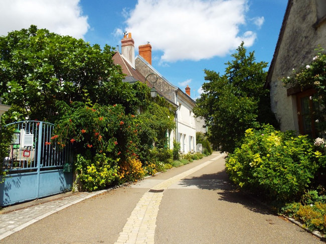 Une rue du charmant village de Chédigny, but du rallye