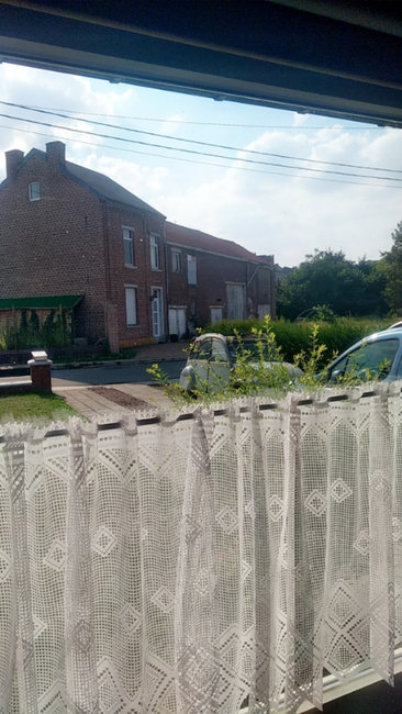 Snapchat-289106614.jpg (385.16 Kio) Vu 7426 fois Oh, titine devant chez tata !