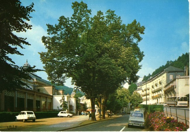 Deux Dyanes à Plombières-les-Bains, une 4 glaces et une 6 glaces.