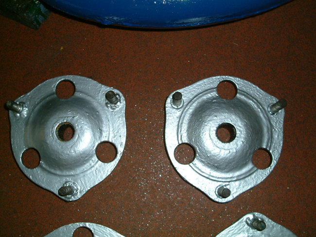 Two Wheel Hubs sections  Repainted. 15th Oct. 2018.JPG