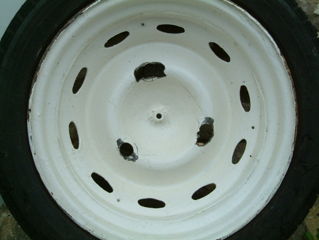 DAMAGED ROAD WHEEL 2nd pic.JPG