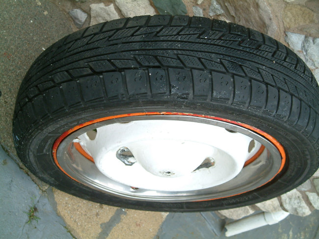 DAMAGED ROAD WHEEL. 3rd  pic.JPG