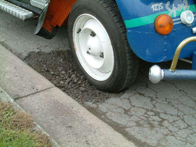 RUNNING ON THE SPARE WHEEL  SURVEYING THE ROAD SURFACE.   16th Oct 2018.JPG