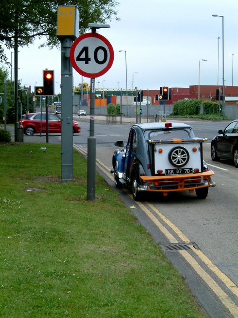 CITROEN PARKED AT TRAFFIC LIGHTS SPEED SPOT. JUNE 30.JPG