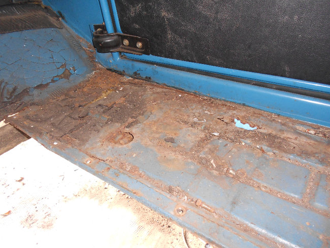 DSCN1734.JPG (751.1 Kio) Vu 14160 fois plancher avant coté passager