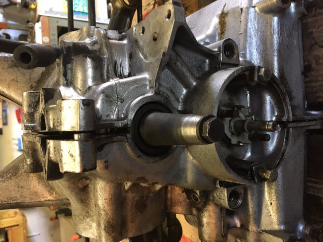 ca souvre mais ca vient pas.JPG (442.41 Kio) Vu 10823 fois Ça s'ouvre mais pourtant ça vient pas... Incroyable comme un petit écrou caché dessous peut tout bloquer...