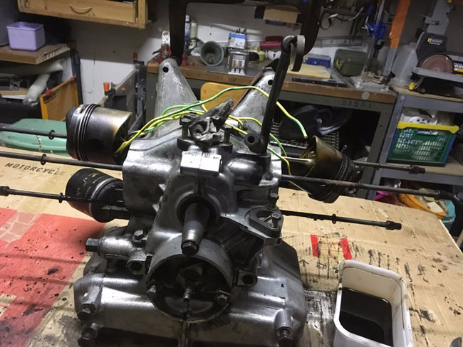 vue moteur sans culasses.JPG (438.15 Kio) Vu 10823 fois Striptease 1 : j'enlève le haut