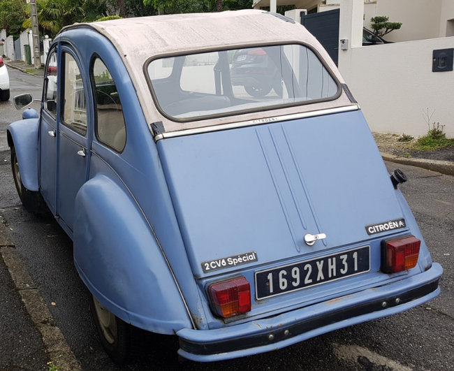 2 CV arrière.jpg