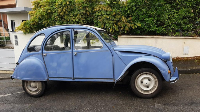 2 CV de côté.jpg