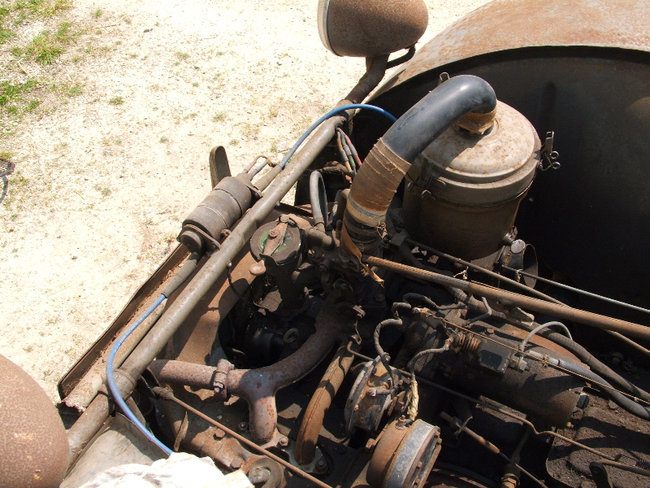 2 cv 005.jpg (742.36 Kio) Vu 11379 fois moteur et filtre