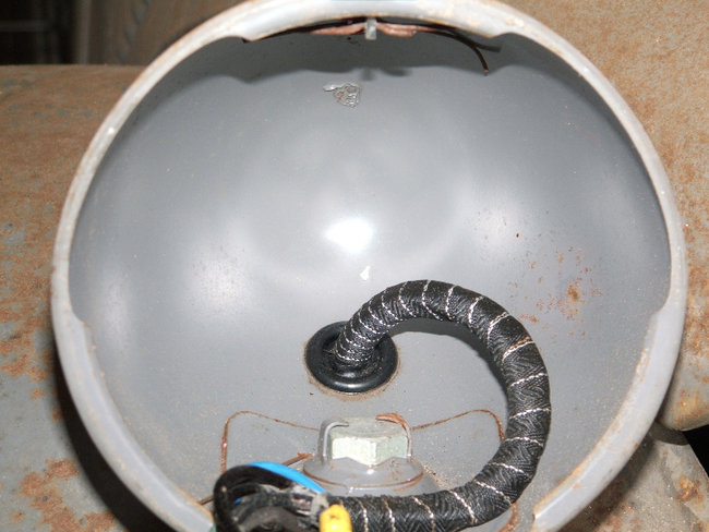 cuvelage phare.jpg (585.72 Kio) Vu 11379 fois la teinte d'origine !