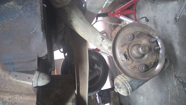 DSC_0950.JPG (399.97 Kio) Vu 11325 fois J'attaque le frein arrière droit !