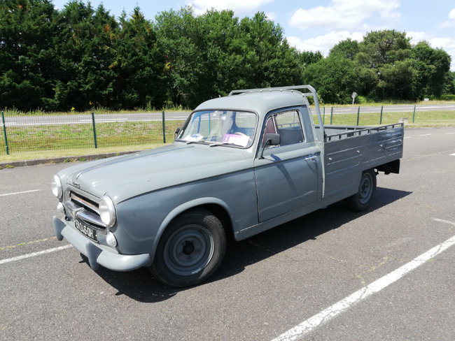 Peugeot 403 Plateau.jpg