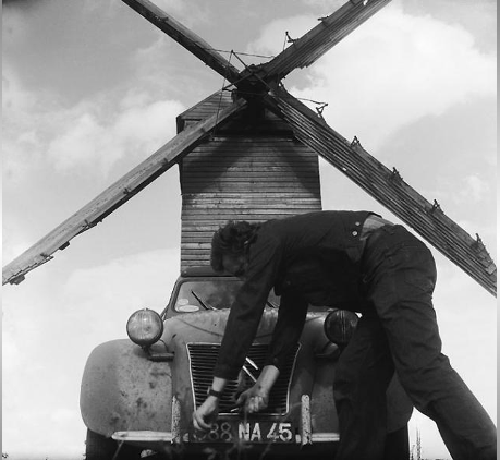 2CV Moulin.PNG