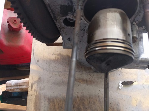 Pistons nettoyés et segments contrôlés