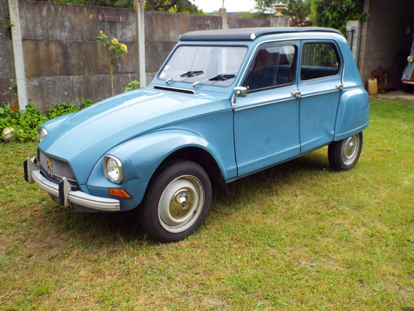 Dyane (tout court !) de novembre 1967, 425 cc, 6 Volts, 45000 km d'origine en parfait état.