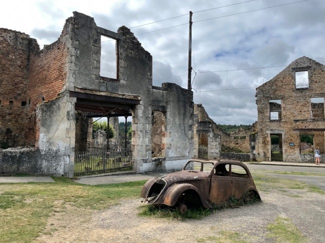 Oradour-sur-Glane, village martyre: &quot;Souvenons-nous&quot;