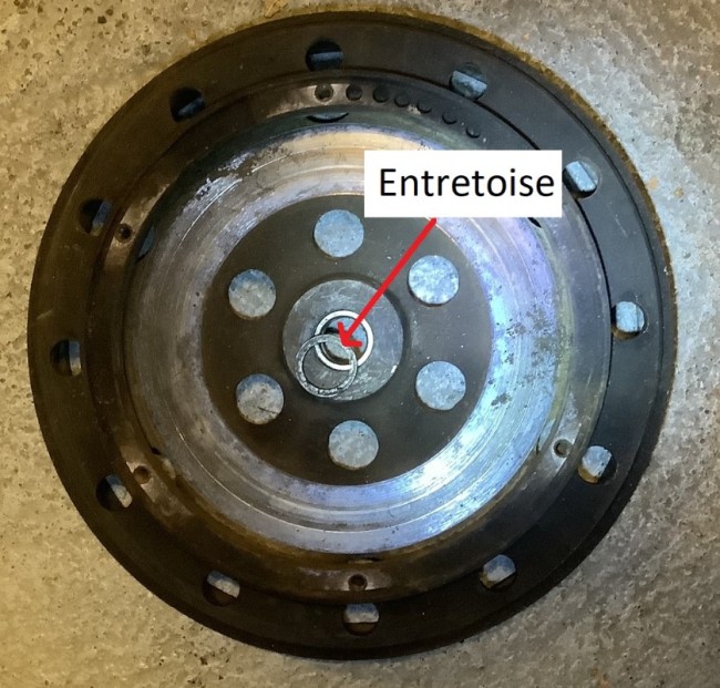 Plateau d'embrayage fixe et entretoise.jpg