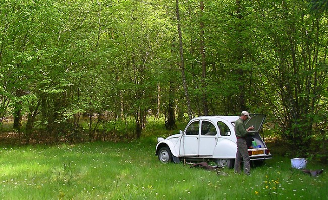 IMGP0923P.jpg (249.35 Kio) Vu 1057 fois Mai 2004, 2CV6 Spécial, passe partout pour aller à la pêche :-)