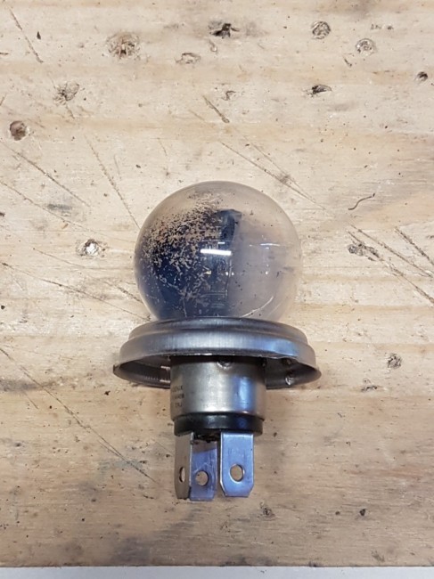 20220828_121004.jpg (190.41 Kio) Vu 4569 fois Récupération d'une ampoule grillée