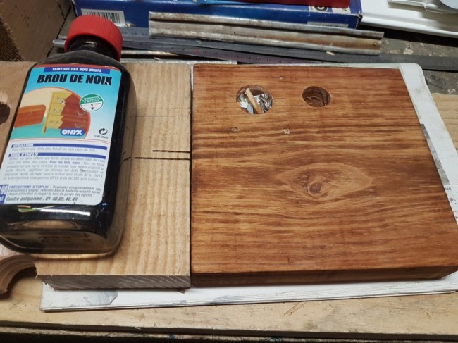 20221009_104414.jpg (218.03 Kio) Vu 3620 fois Teinture du socle après ponçage