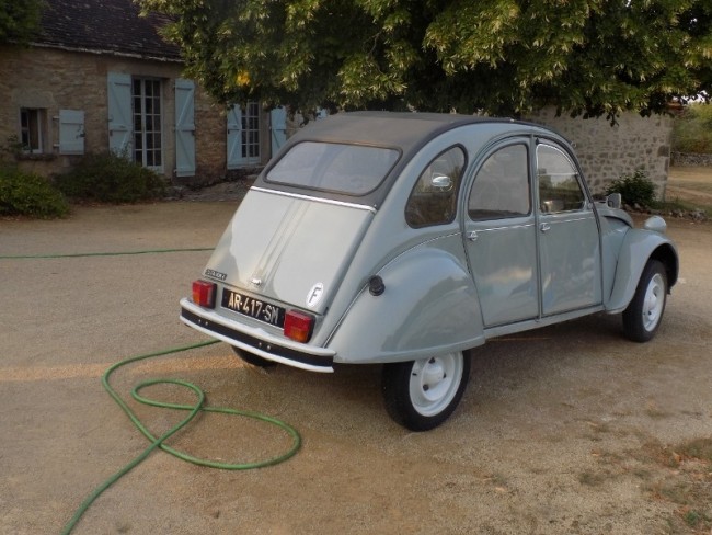 2CV 6 1977 - 2.jpg