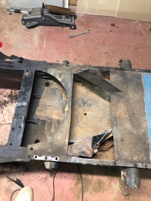 pièce renfort intérieur plate forme bien abîmée