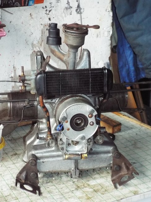DSCF4158_R.JPG (301.92 Kio) Vu 9831 fois Le même avec la dynamo, le reniflard, le boitier d'allumeur et les supports