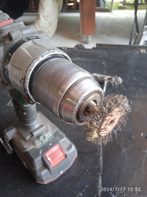 IMG_20240717_125222.jpg (123.27 Kio) Vu 4398 fois Petite brosse pour rebord de jante