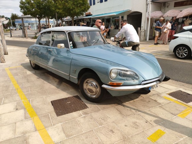 Une superbe DS de 1969...