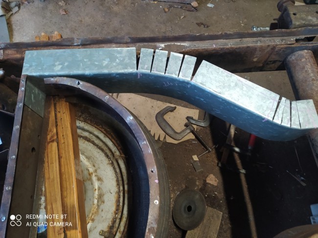 IMG_20250108_154802.jpg (228.47 Kio) Vu 12087 fois essaie de mise en forme des tole de reparation